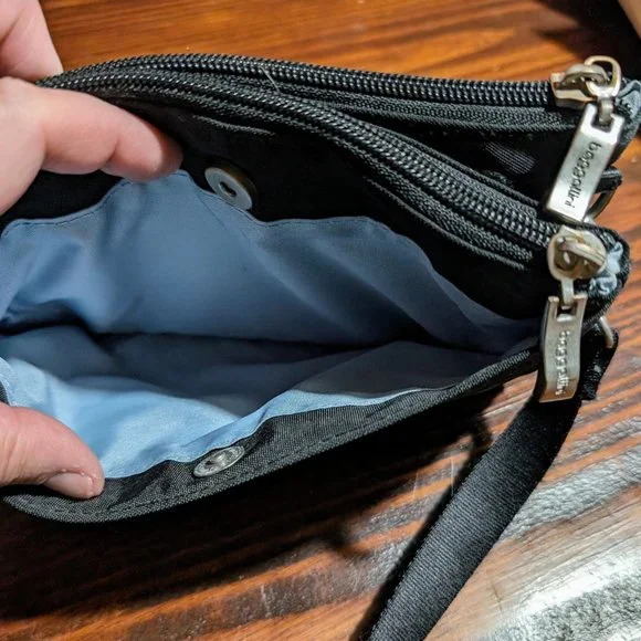 Baggallini Subway small crossbody bag - RFID - Picture 4 of 7